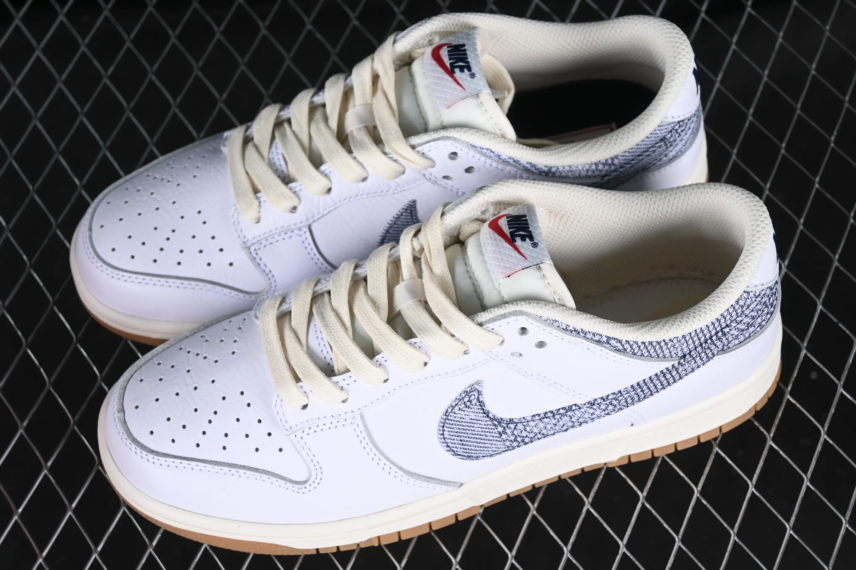All categories Nk SB Dunk series Nk SB Dunk Low low-top sneakers J version Nk Dunk Low "Washed Denim" washed denim SB dunk series low-top casual sports skateboard shoes FN6881-100